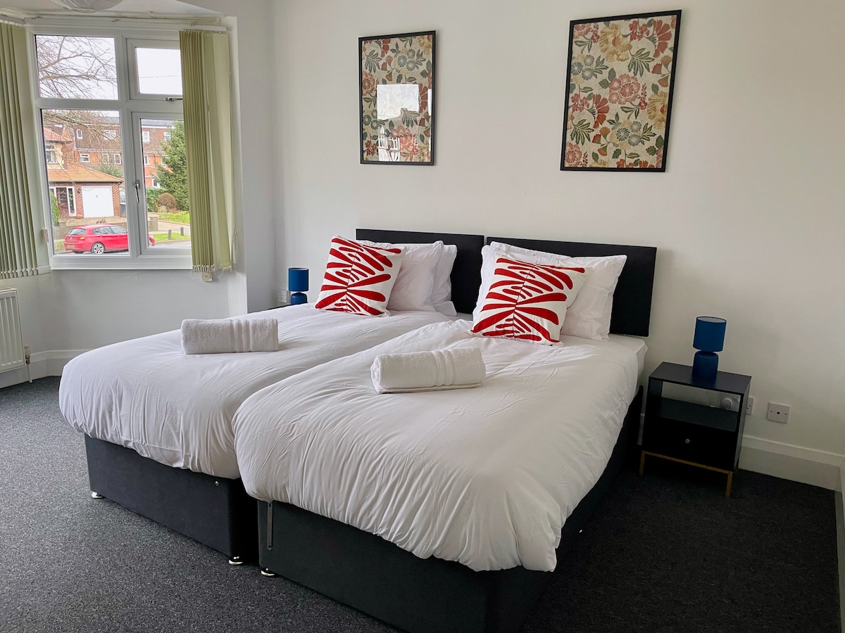 University View - Free Parking - Sleeps 8