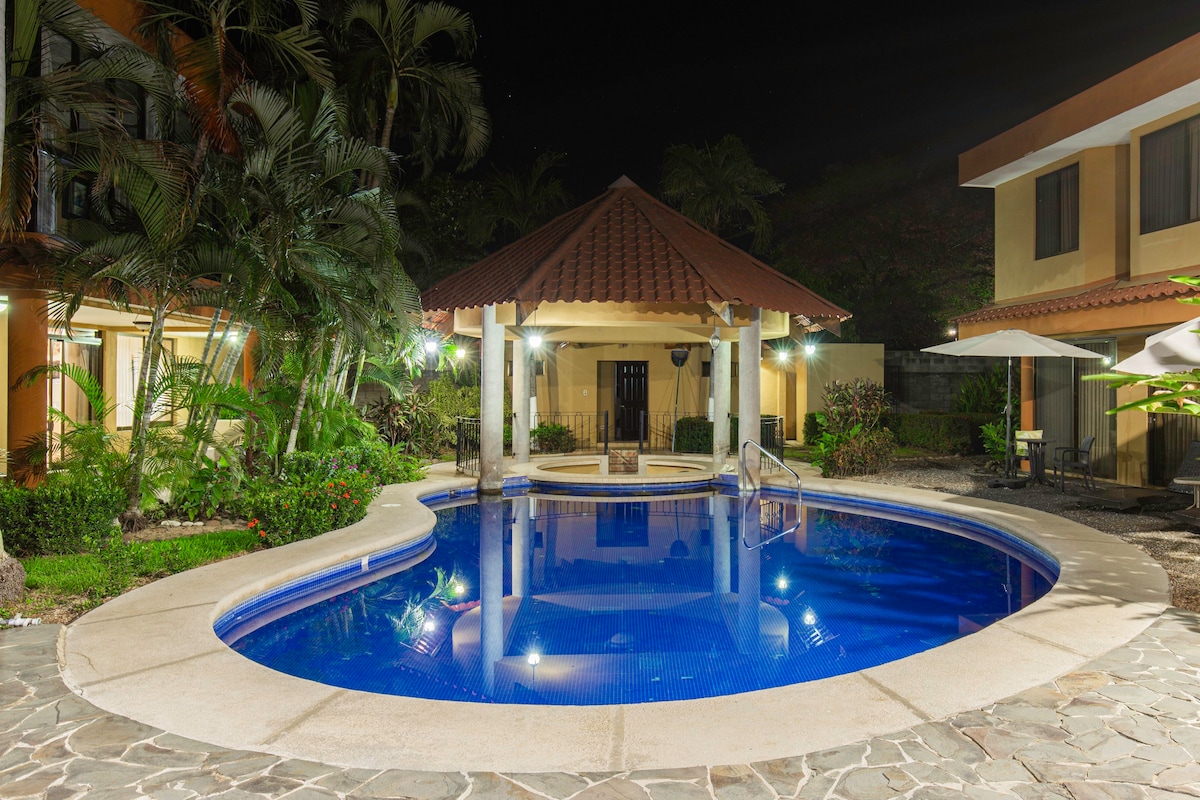 El Coco #1- 2 Bedroom Deluxe Villa, Pool, Gardens