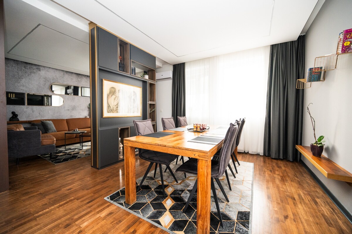 Luxury Design 2BDR Apartment