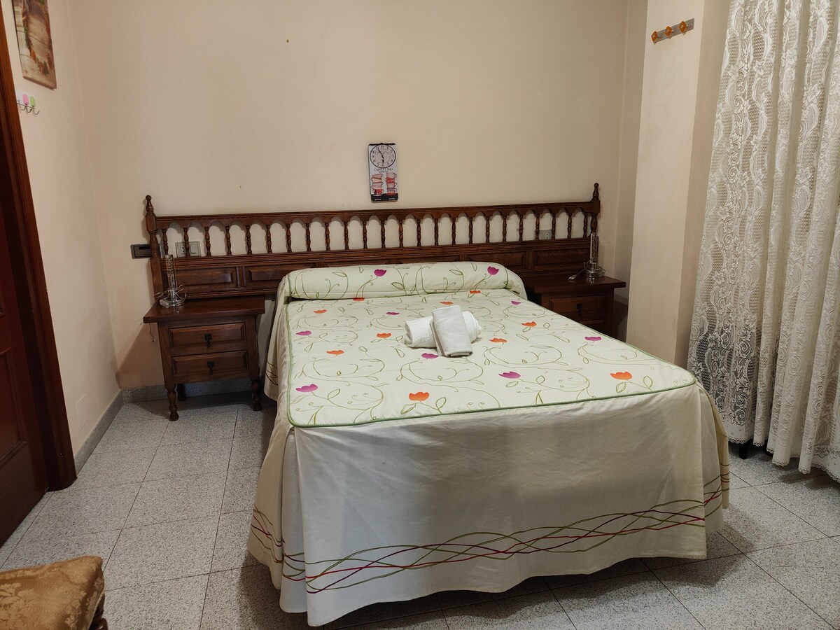 habitacion individual - 1 cama con baño pribado