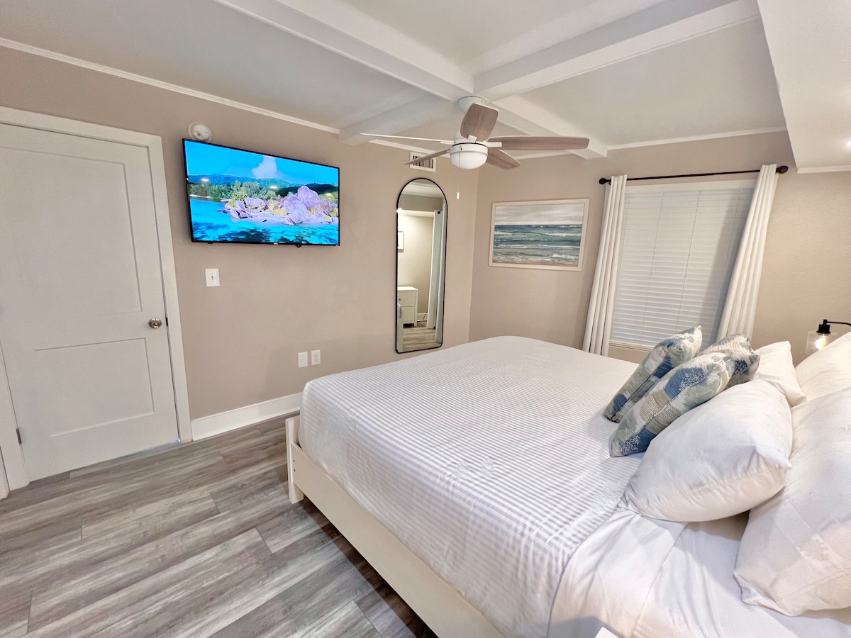 Penthouse Oceanfront 1 Bedroom @ SeaWatch Resort