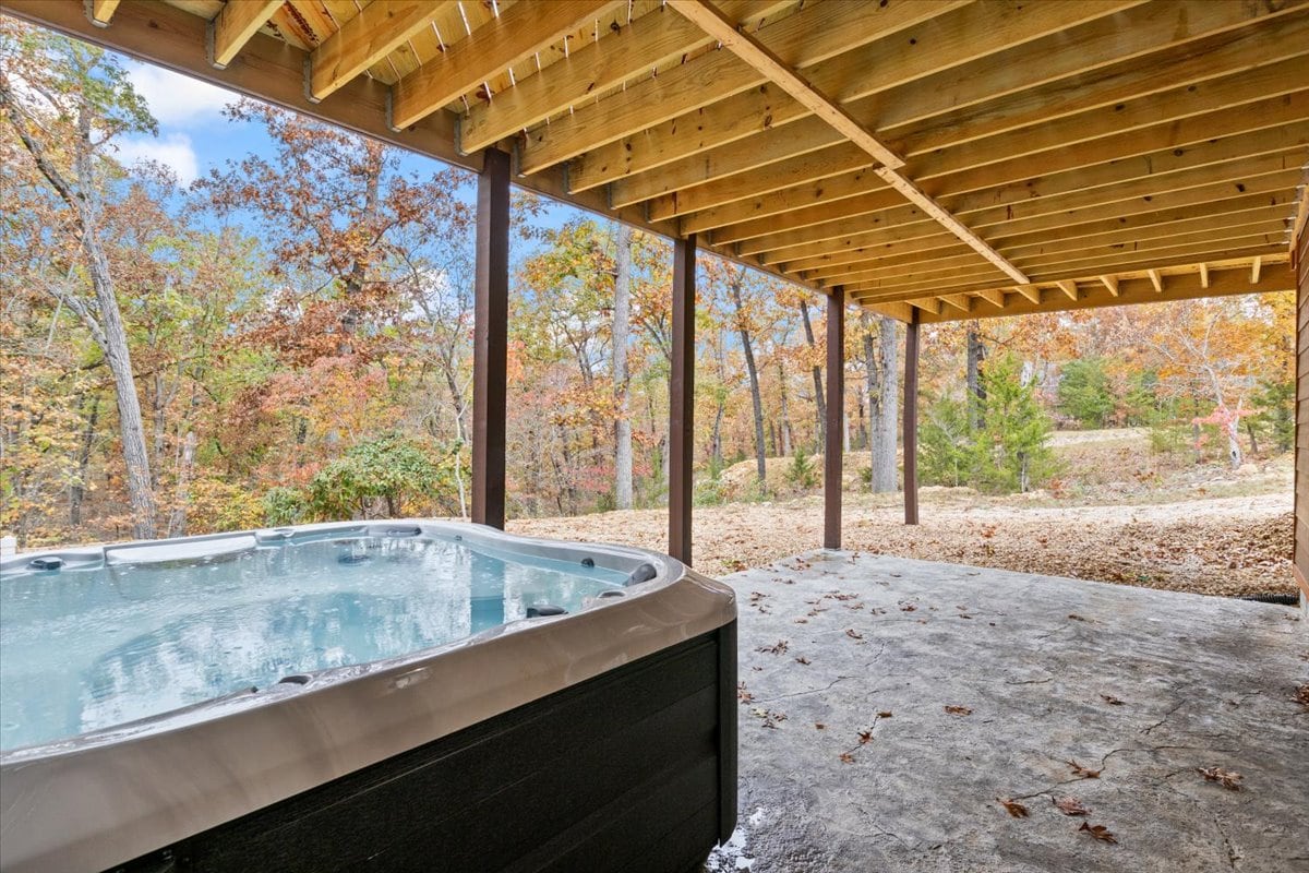 New Luxury Home & Hot Tub