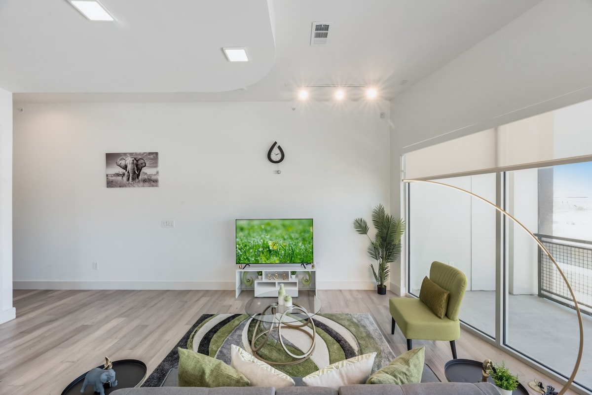 Contemporary 2BR | Gym | Parking | Workspace