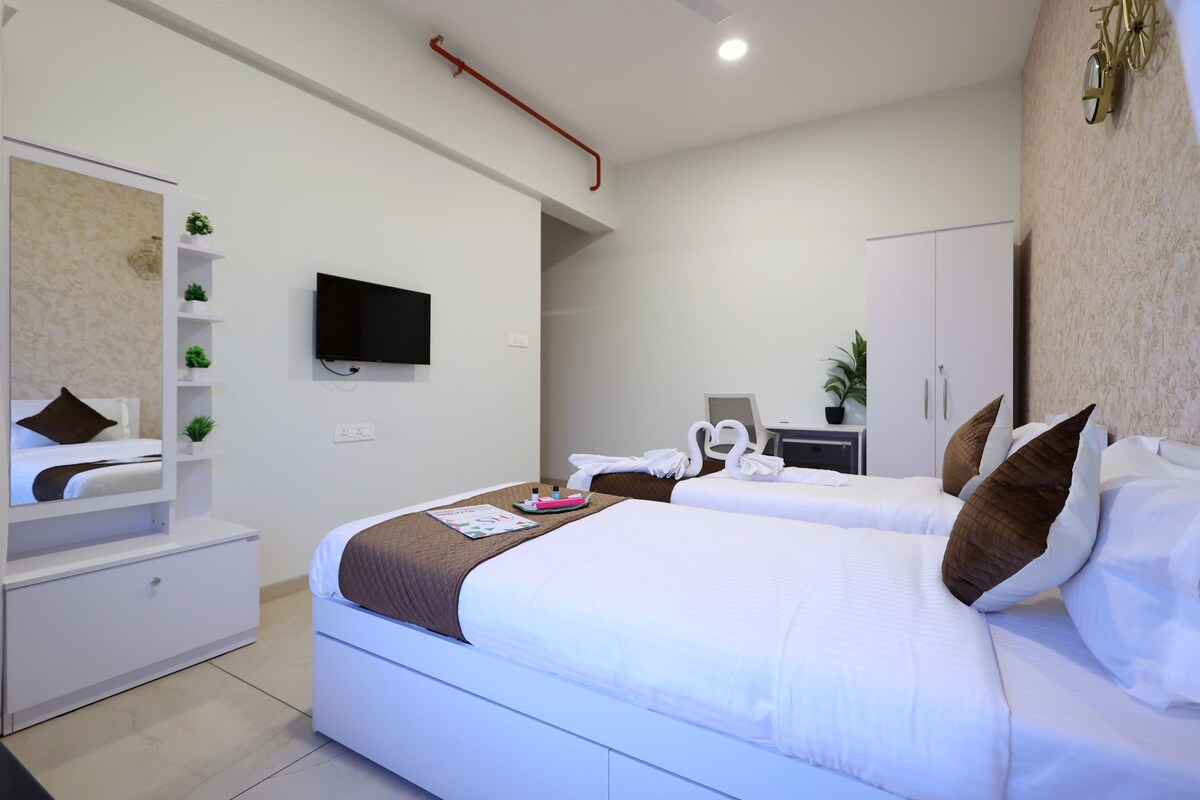 Corporate Stay - Wifi ,Breakfast- Luxury Room