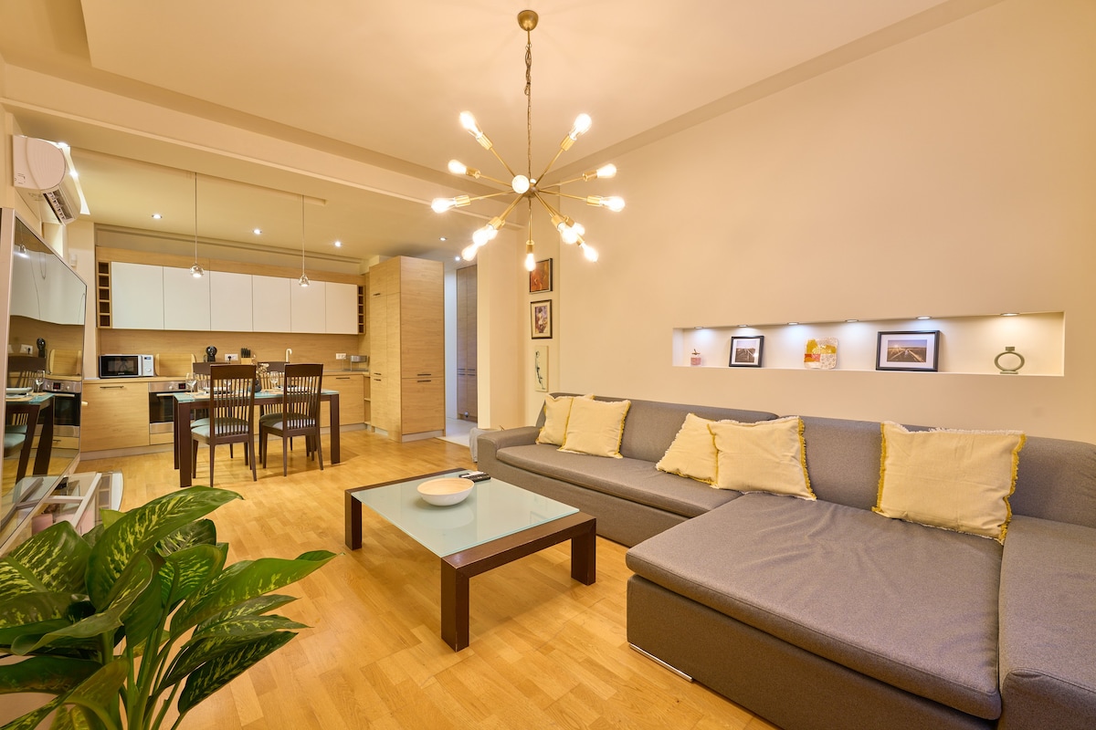 Splendid Central 2BDRM Suite