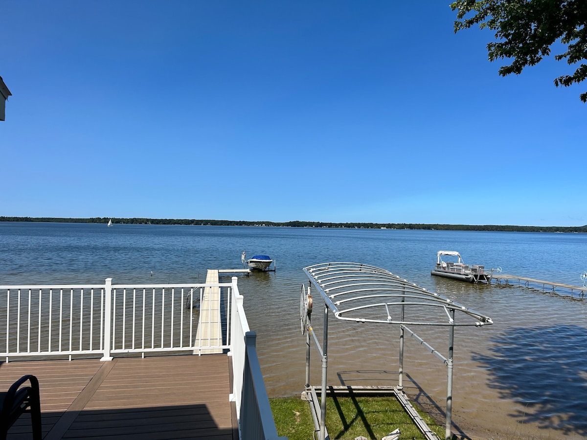 Welcome to our lake front retreat!