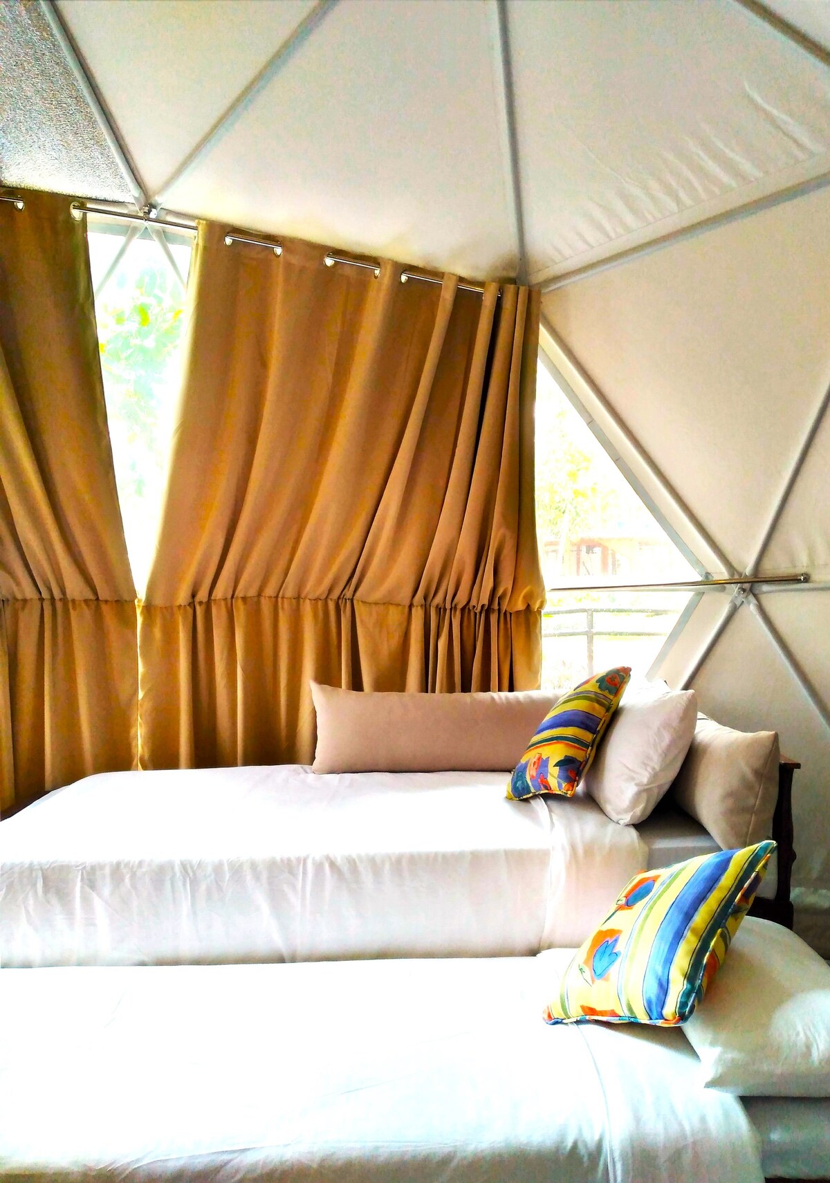 Luxurious Deluxe Dome w/King Bed + Green Scenery