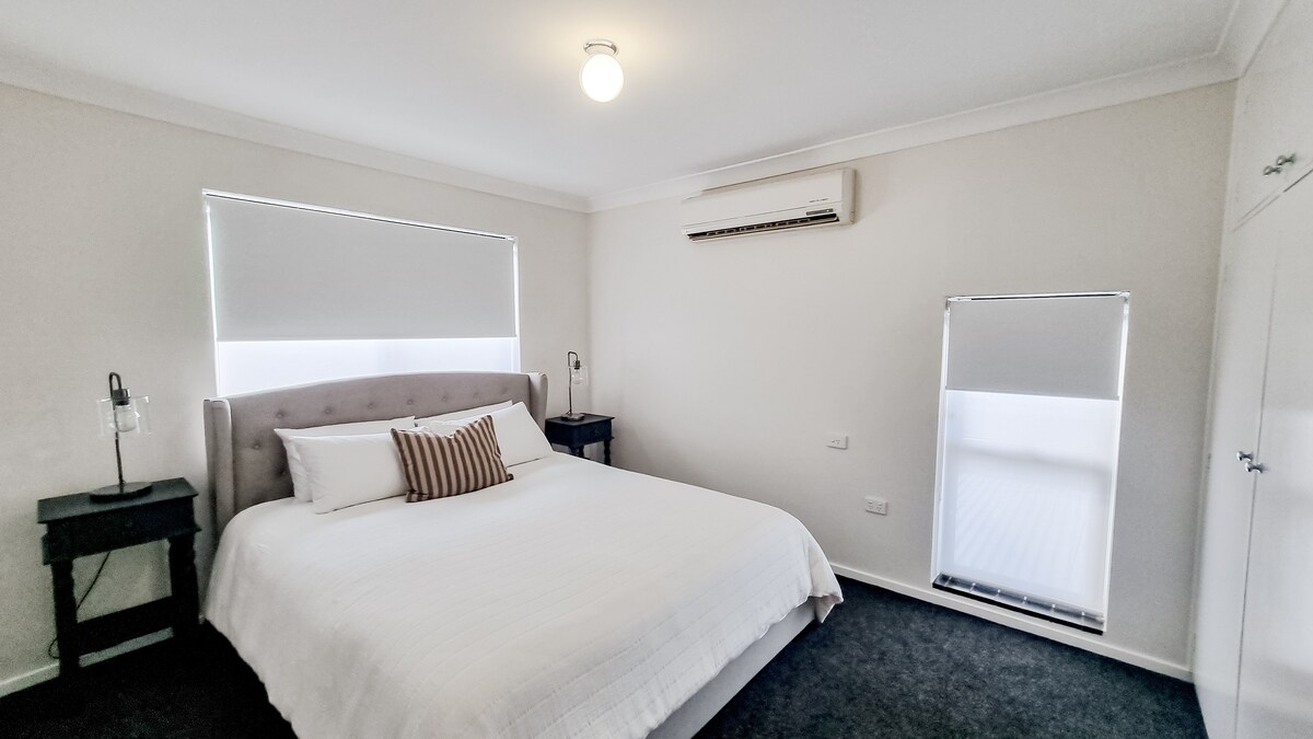 Central Simmons Apartment Wagga