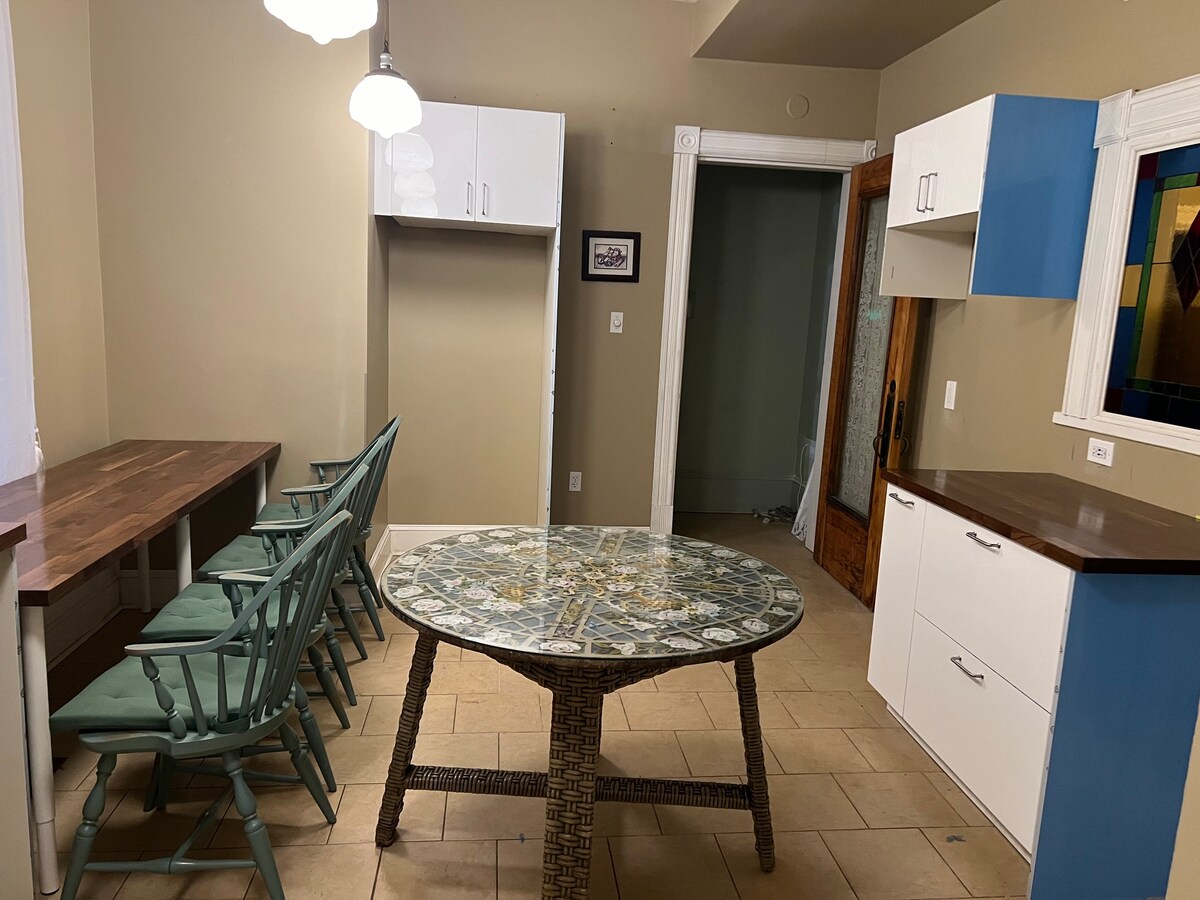 2F Suite: 3bd, 3ba +Shared living area and kitchen
