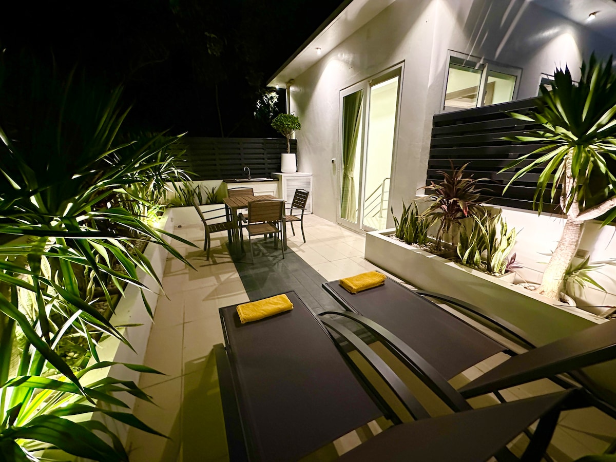 Palm Oasis - Luxury 2BR pool villa nr beach