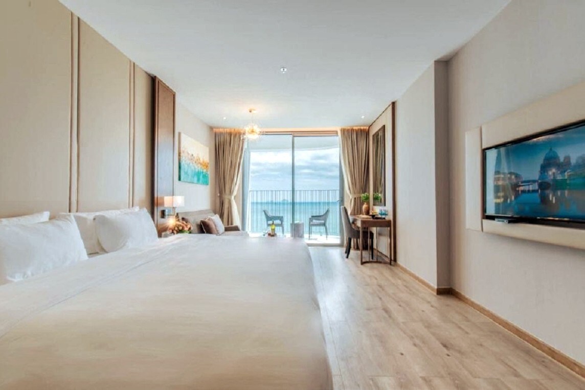 Luxury Ocean View Apartment 32nd Floor
