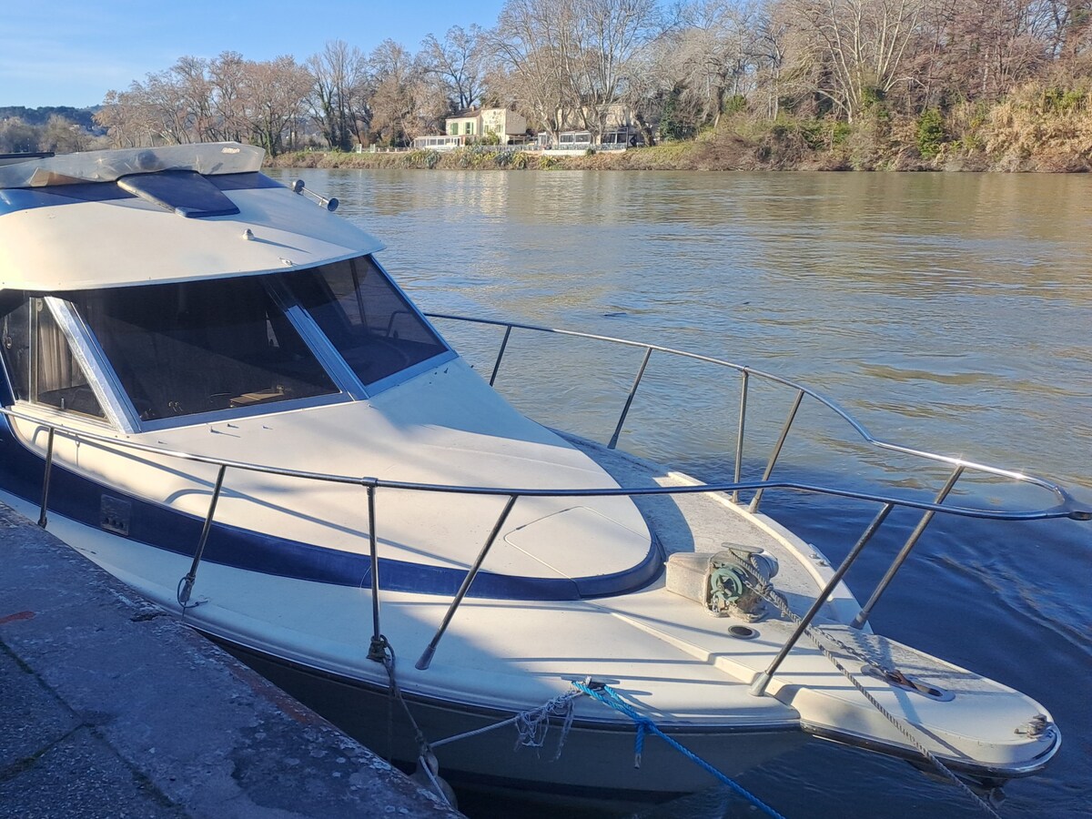 Hébergement Bateau à Quai