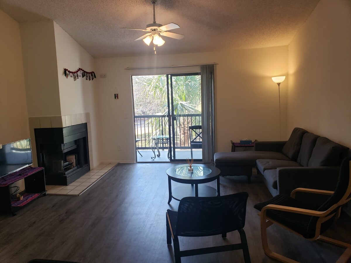 Cozy room with balcony near to UCF