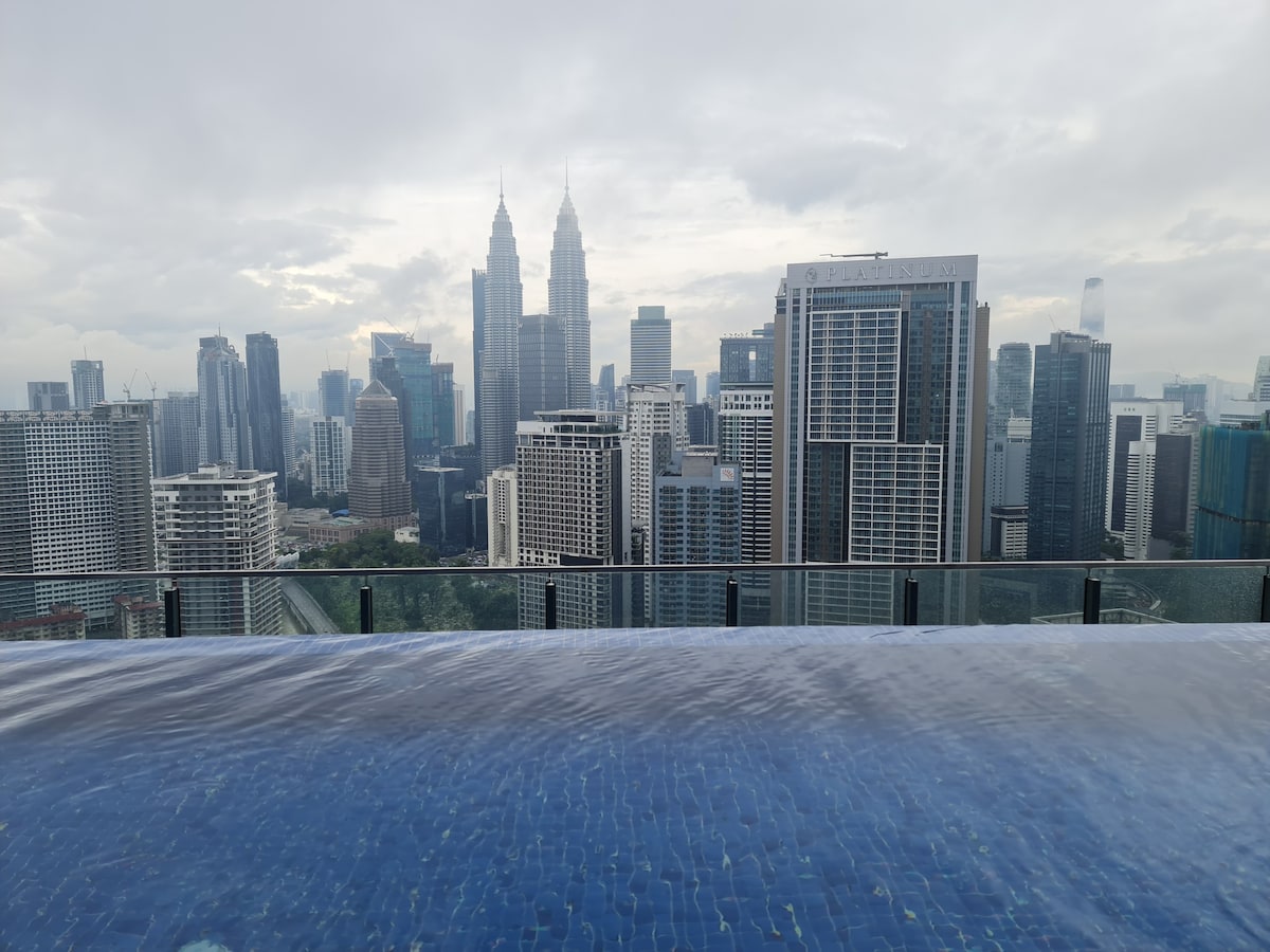 KLCC Relax Comfy Bed Studio | Infinity Pool View