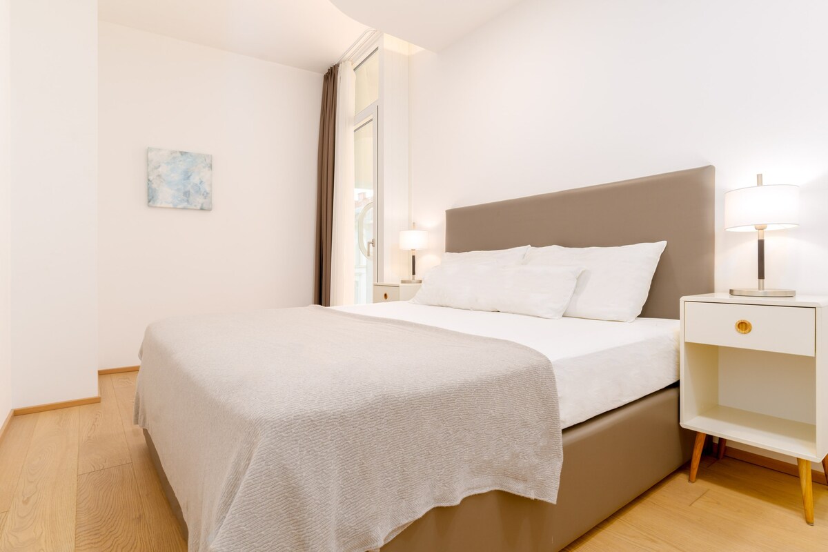 Graz - Argos by Zaha Hadid | 1-Bedroom Suite LT