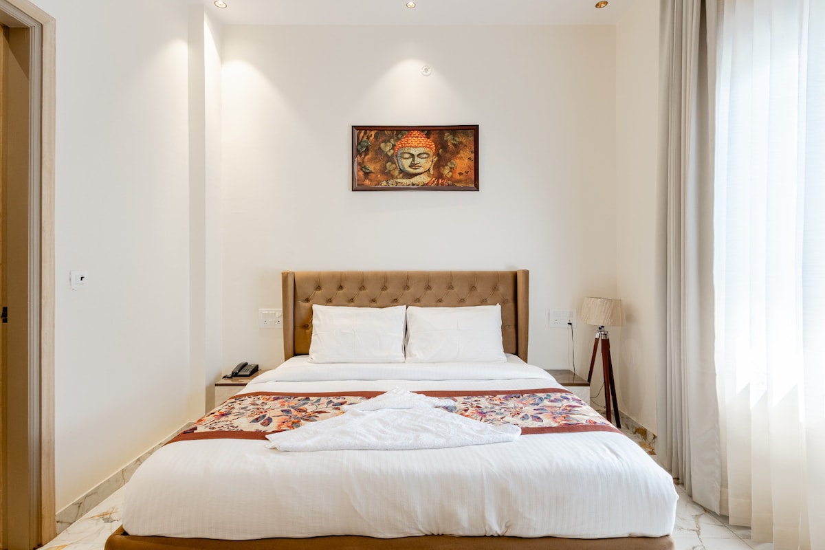 Luxury Rooms in Greater Noida