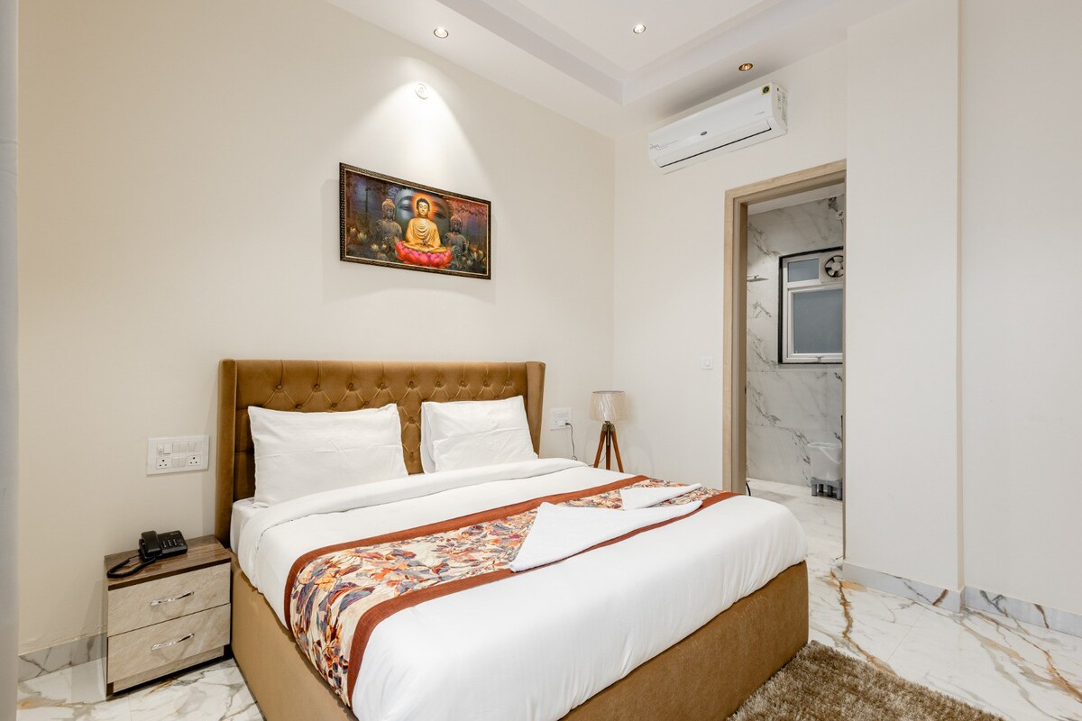 Luxury Rooms in Greater Noida