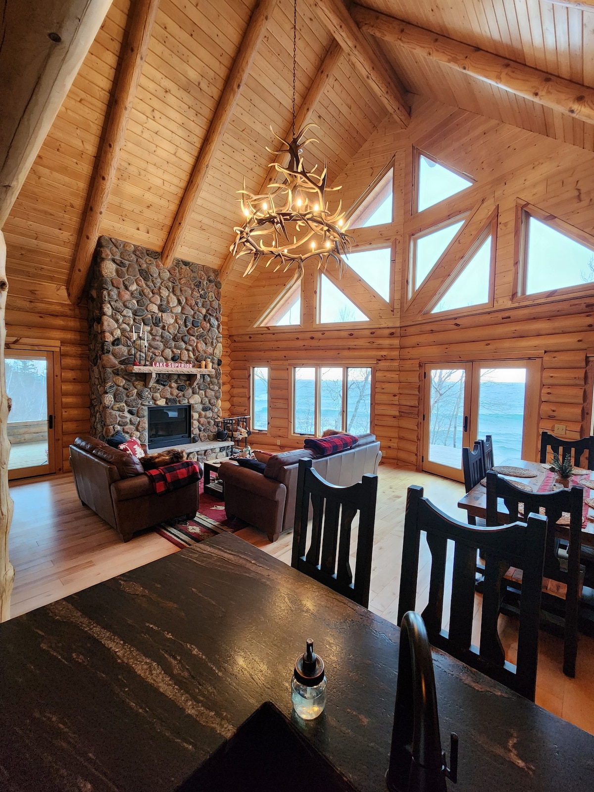 Gorgeous custom built log home on Lake Superior
