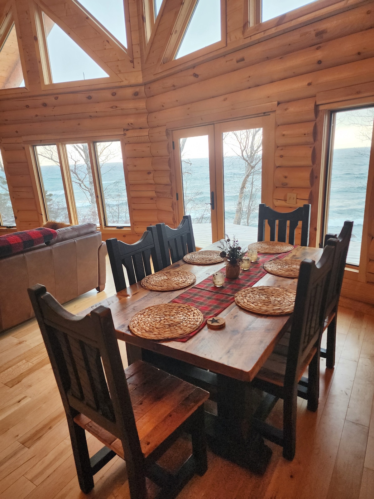 Gorgeous custom built log home on Lake Superior