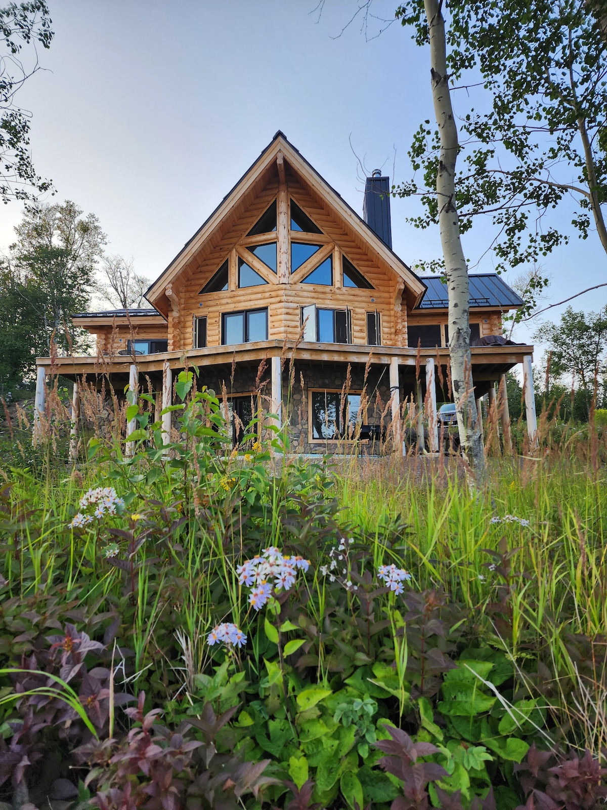 Gorgeous custom built log home on Lake Superior