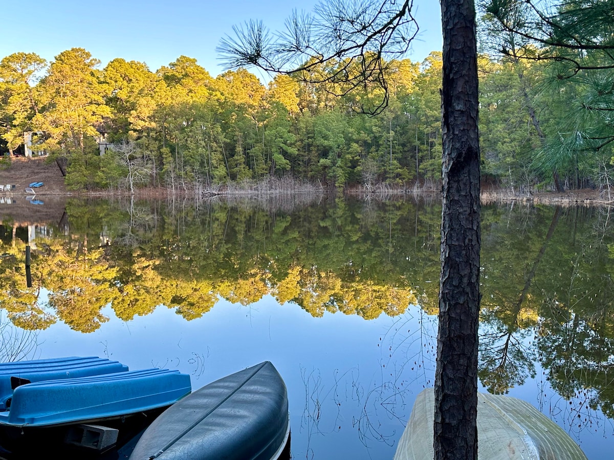 Leaning Pines Lodge - lakeside double cabins