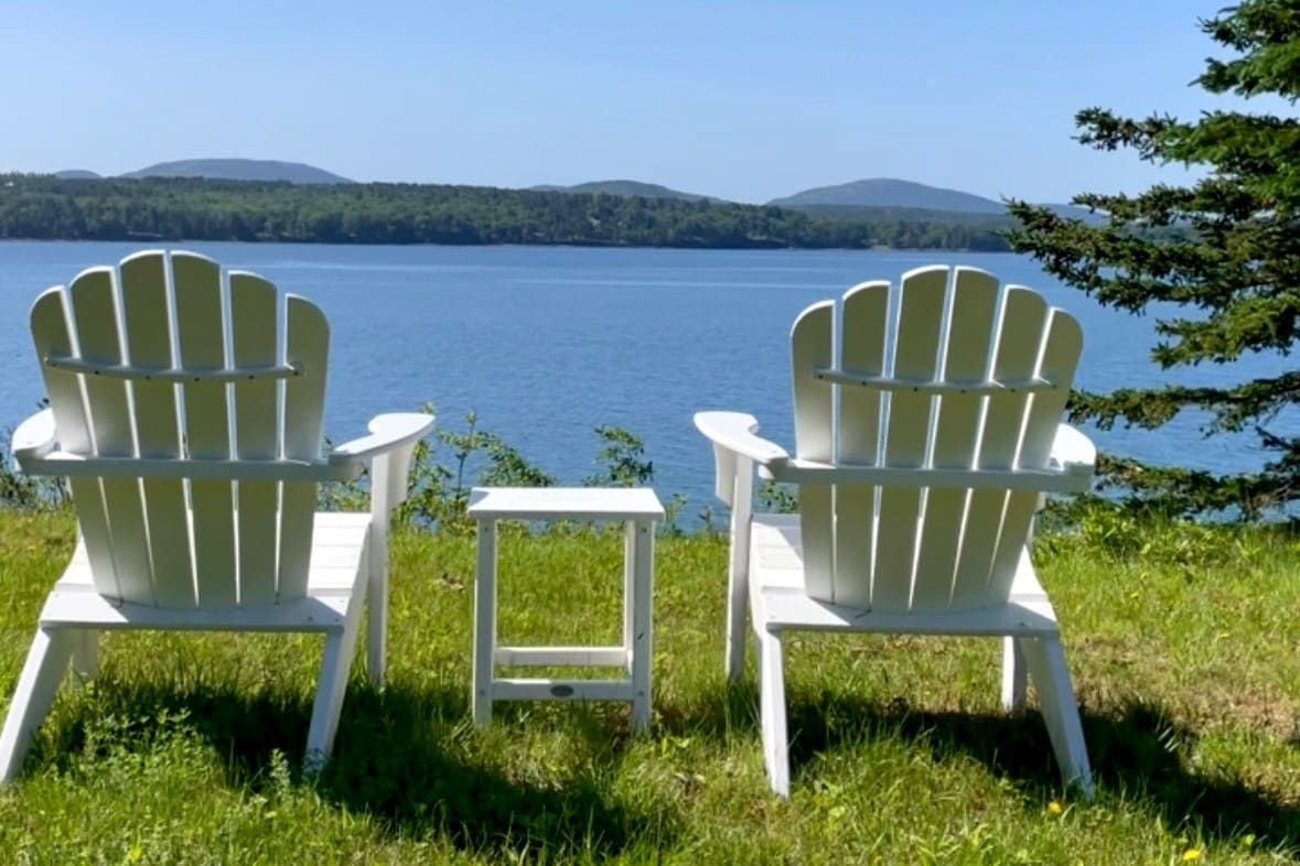 Coastal cottage retreat moments from Acadia NP