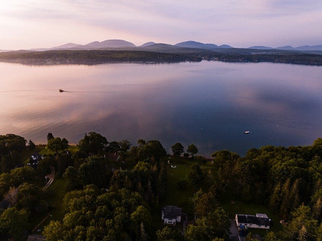 Coastal cottage retreat moments from Acadia NP