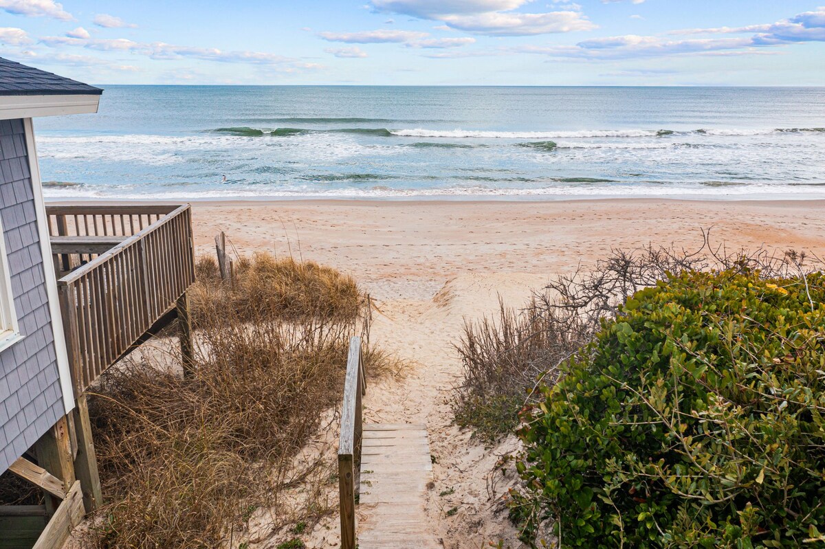 Luxe 4Bed Retreat w/ocean views & pvt beach access