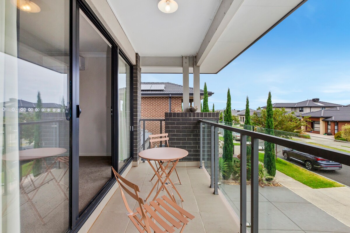 Luxury Home 30 mins to Melbourne CBD, Point Cook!