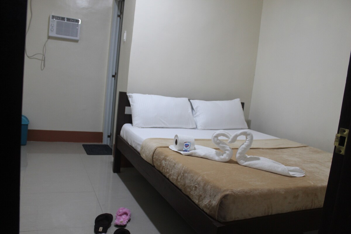 Junlyn Apartelle
Deluxe Double or Twin room