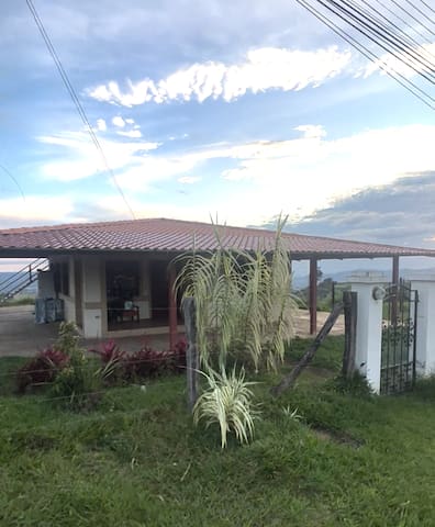 Alajuela的民宿