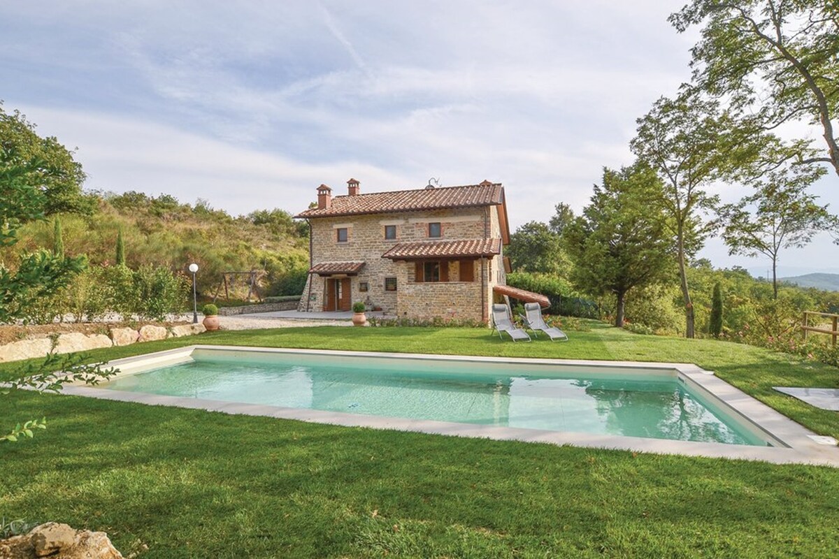 Villa Morgana - With pool in Pieve Santo Stefano