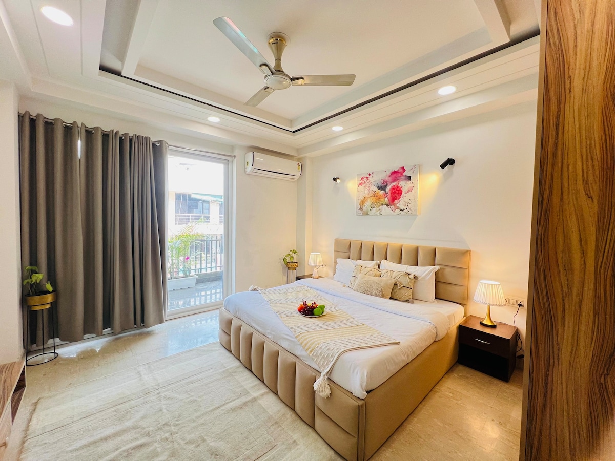 Luxury 3BHK Service Apartment in Sec 52 Gurugram