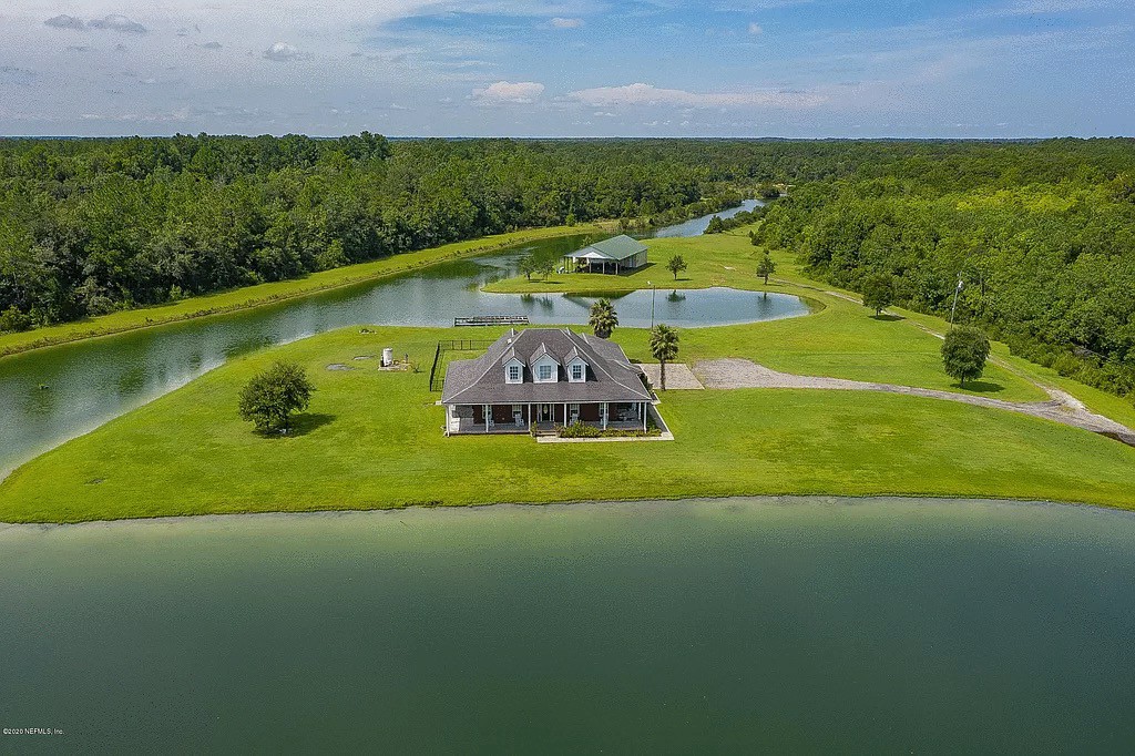 Quiet and remote home 15 minutes from Jax airport