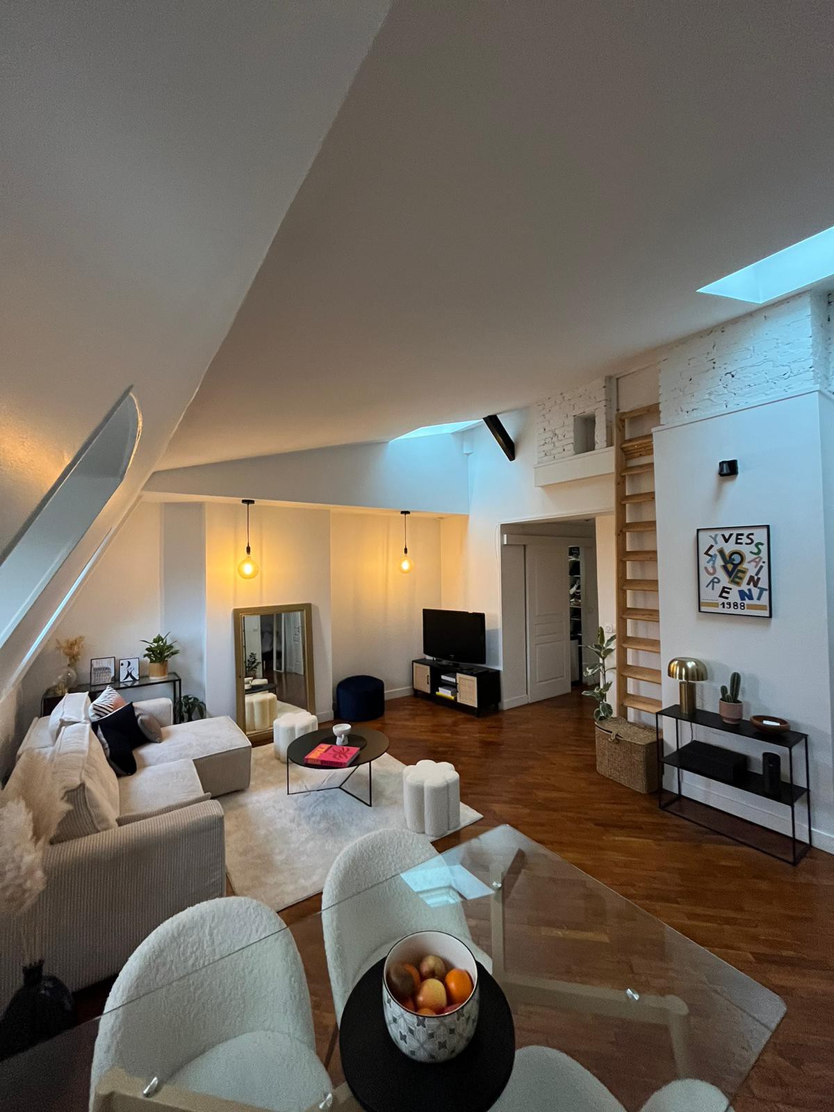 Amazing Parisian flat near Opera/Moulin Rouge 9th