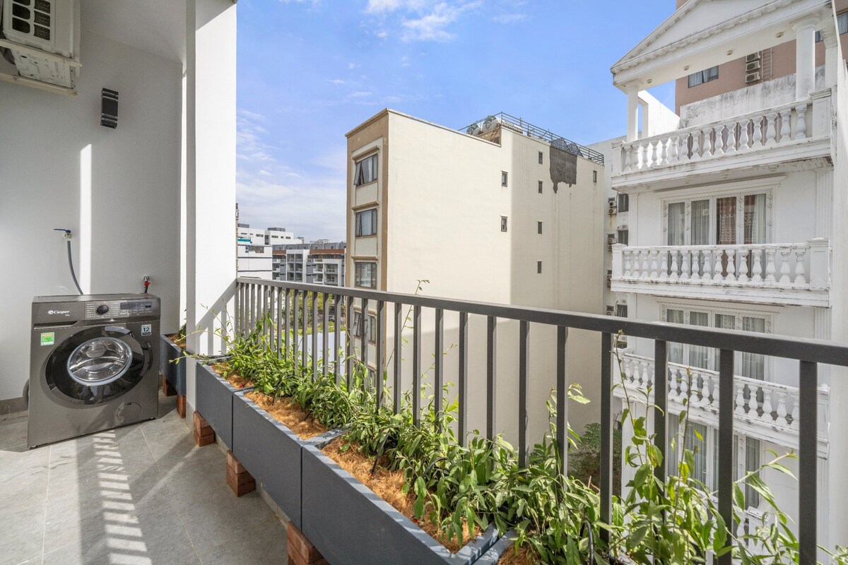 Tiger Apartment- large balcony, city view