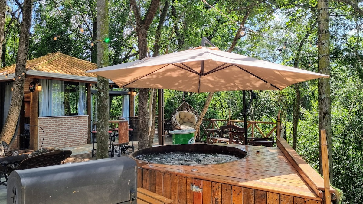 Cabana com ofurô na mata nativa + piscina