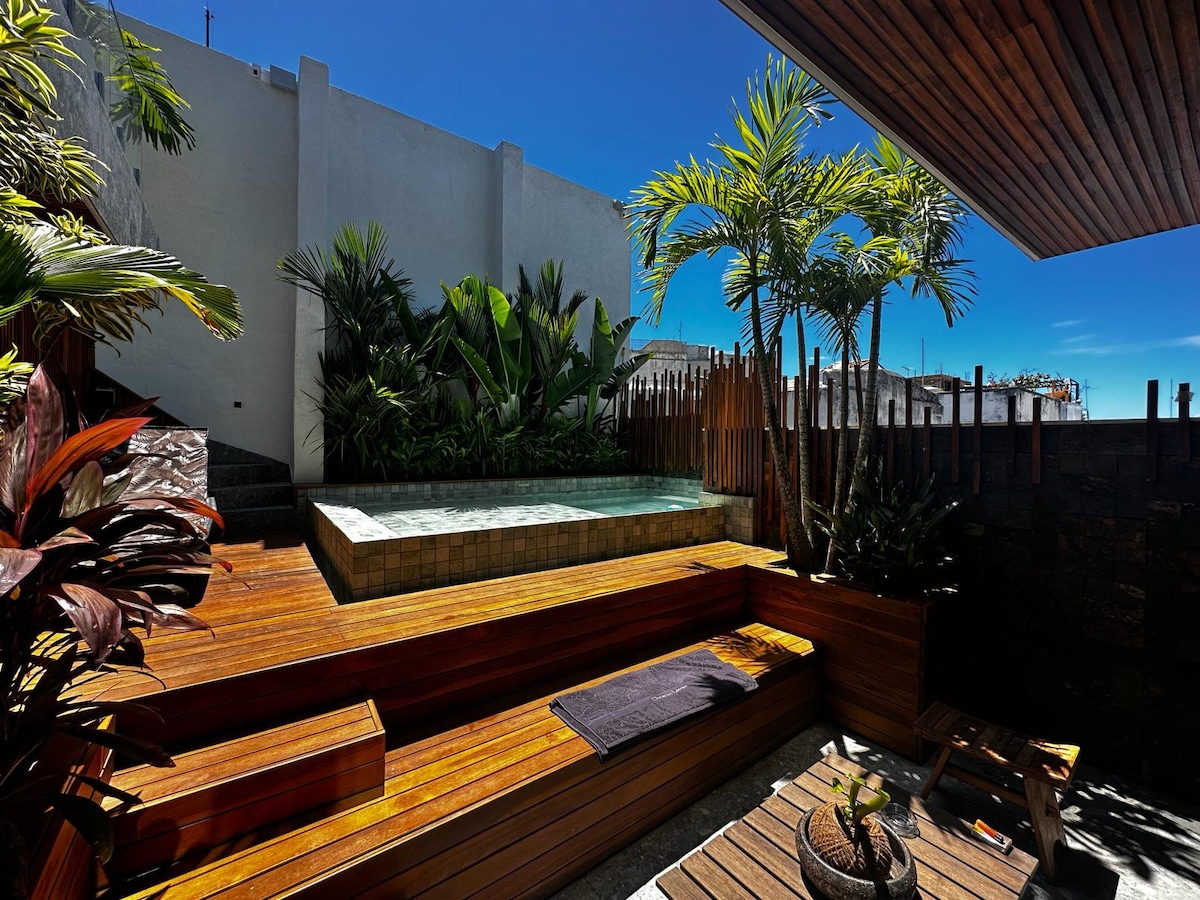 Seaview rooftop with heated pool/jacuzzi