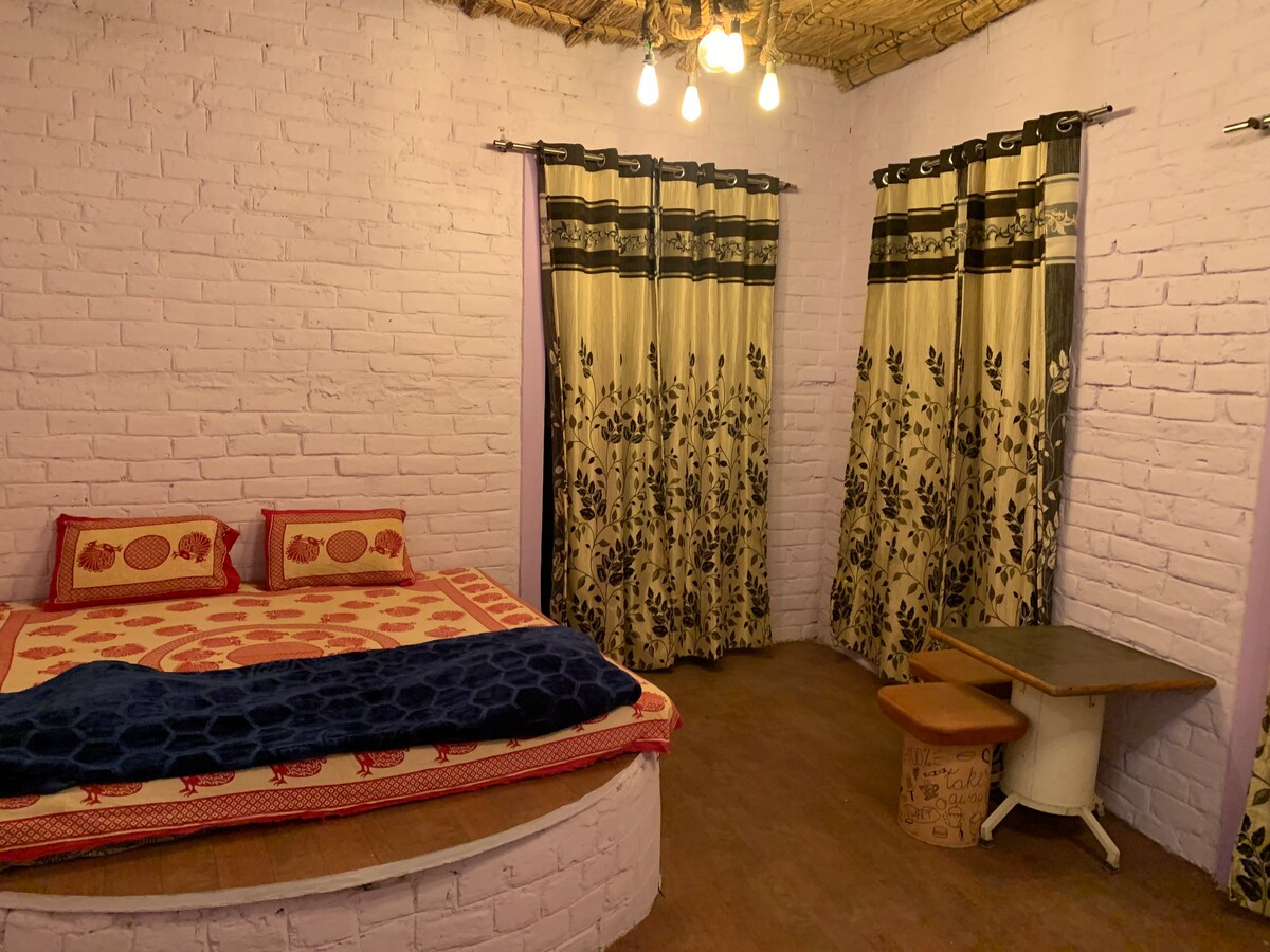 Rekha Devi Guest Rooms - ROOM 1 -Krystal's group