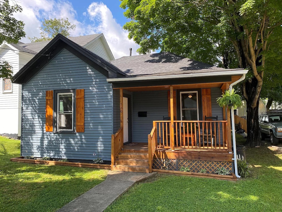 Cozy Downtown Bungalow