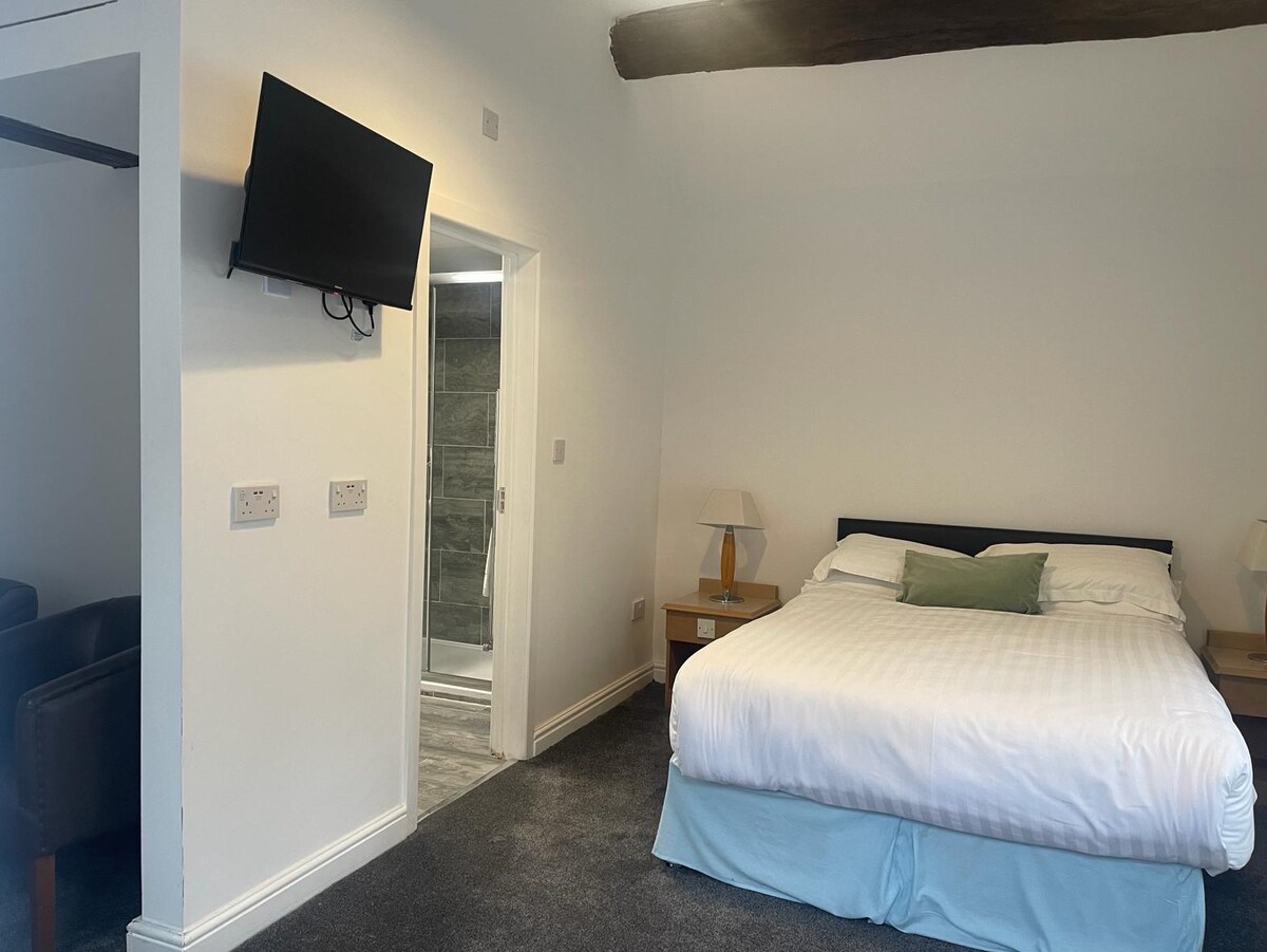The Manor (1A) | Double Bed Studio (Cheadle, UK)
