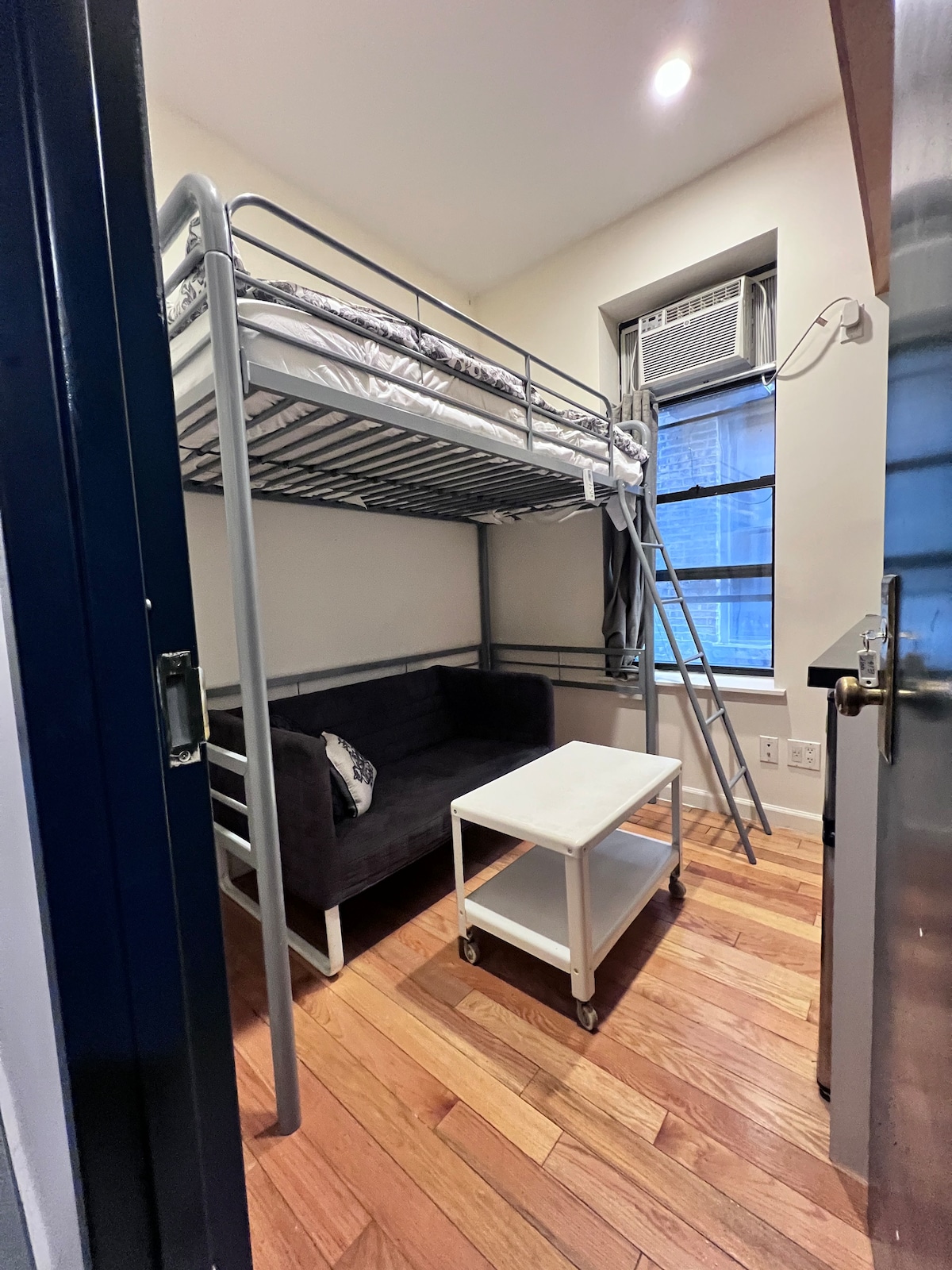 Tiny Private Studio in Times Square #516