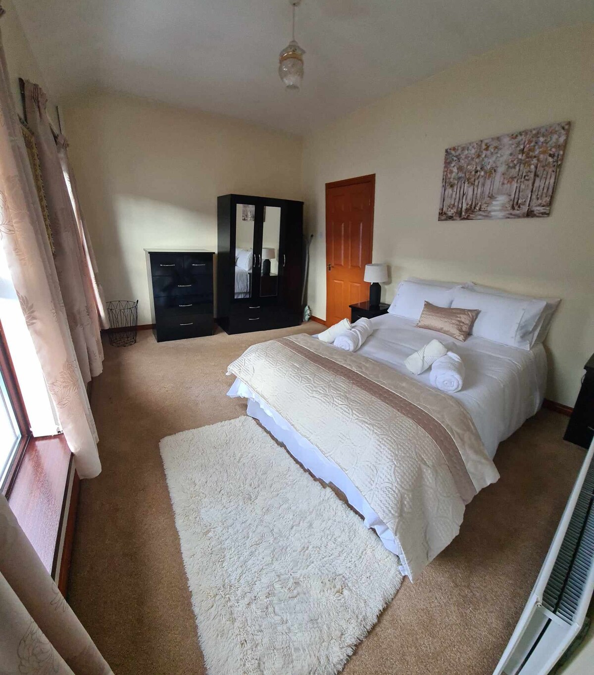 Entire Guest House in Derry
3 Bedrooms
sleeps 5