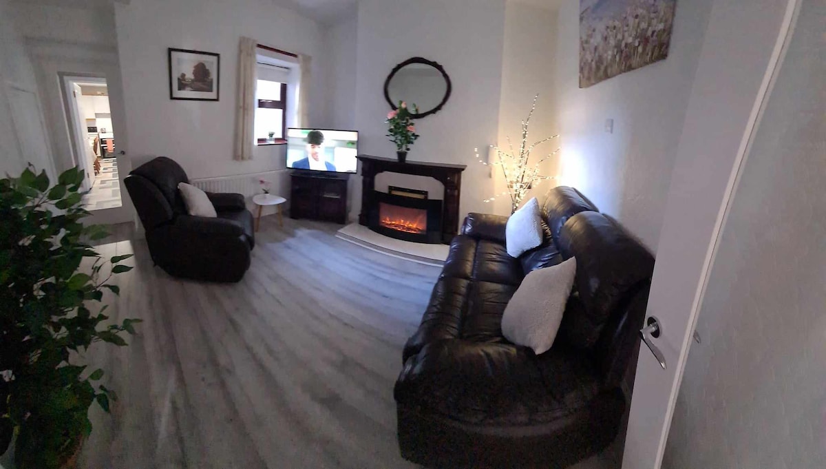 Entire Guest House in Derry
3 Bedrooms
sleeps 5