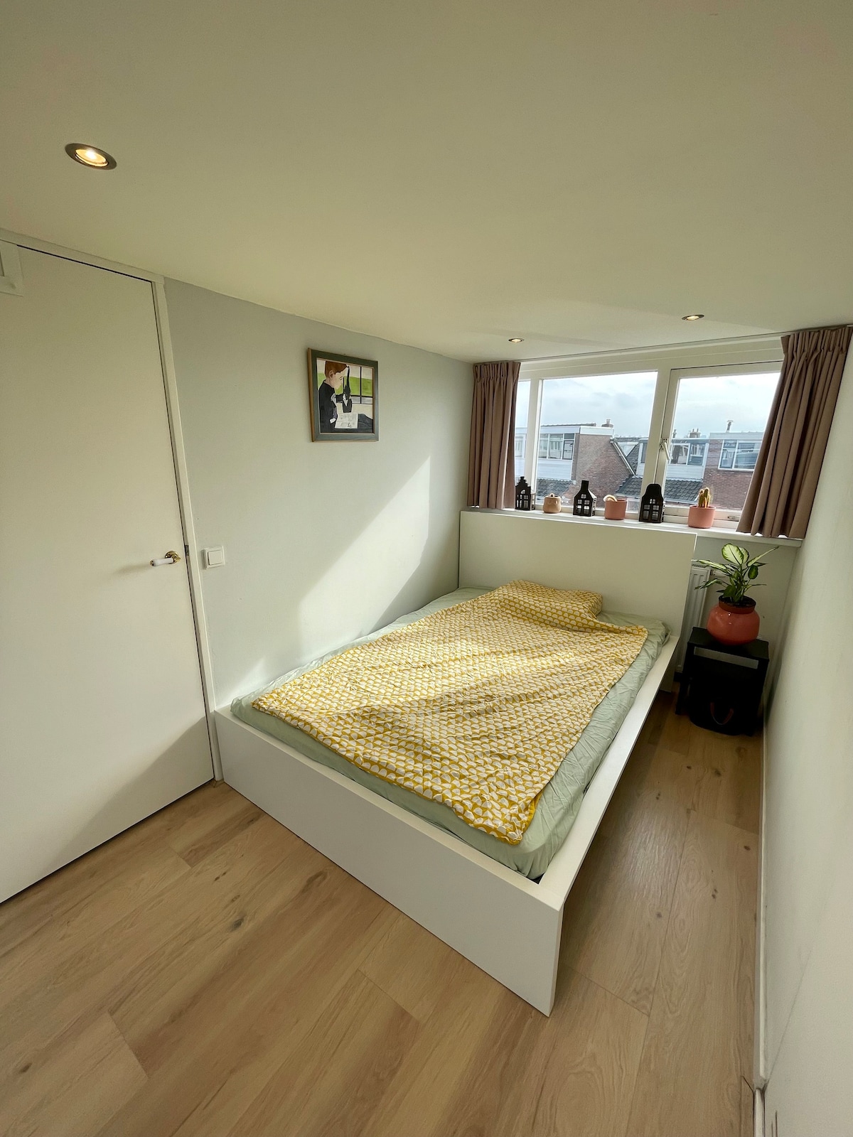 Attic Room with Private Office