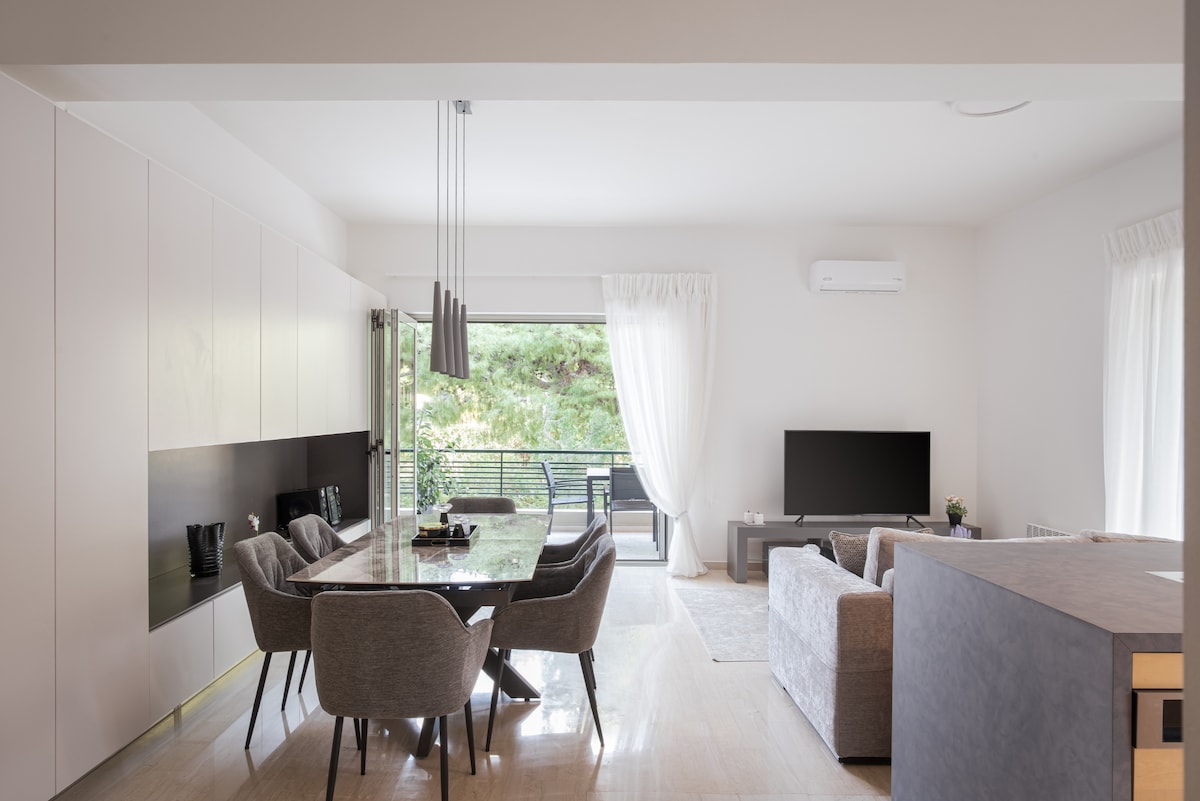 Vouliagmeni Stylish Apartment