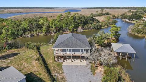 The Docksider waterfront cottage. Gorgeous Views!