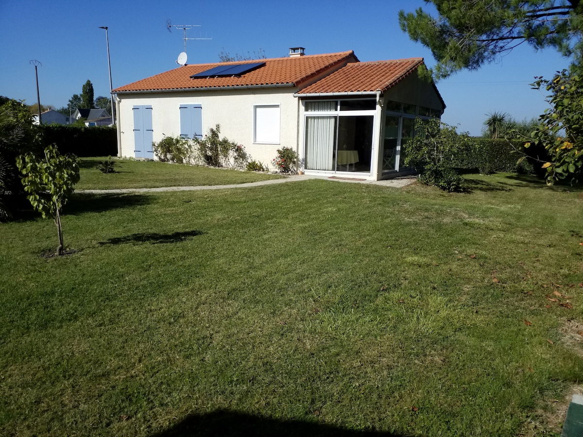 Maison deux chambres au calme.