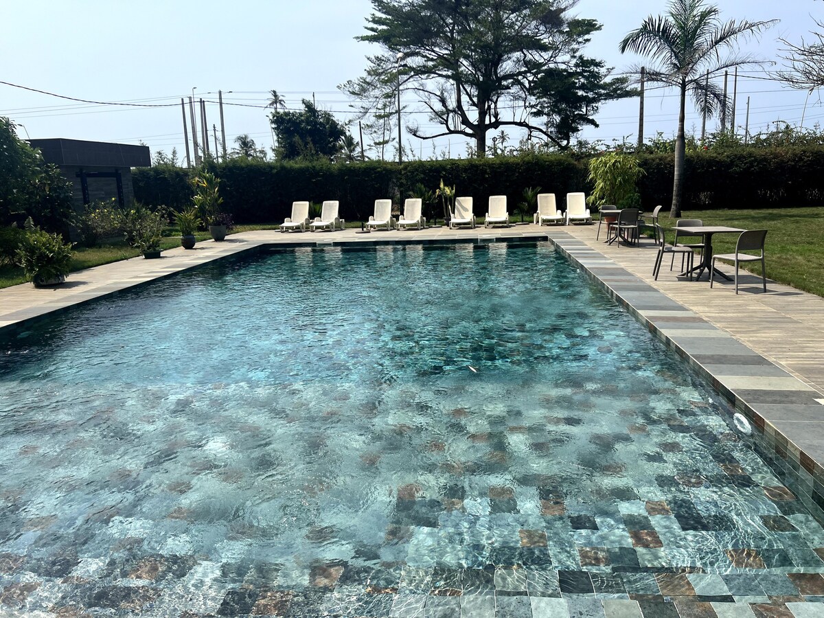 chambre d'hotel jardin piscine