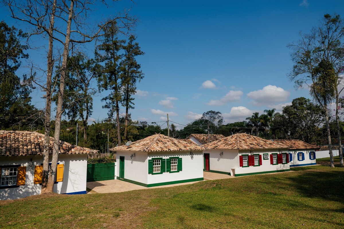 Casa Amarela e Azul Completa (com 2 suítes)